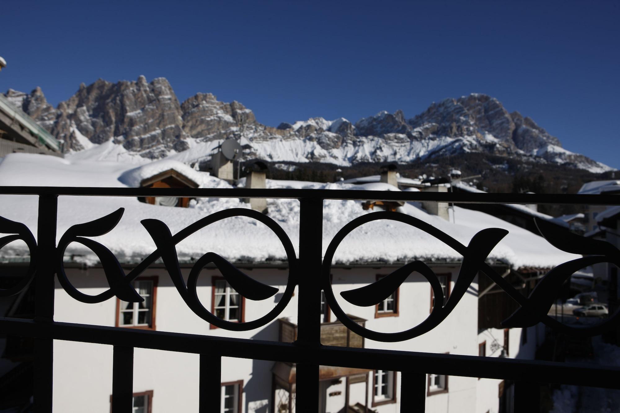 Hotel Cortina Кортина-д'Ампеццо Экстерьер фото